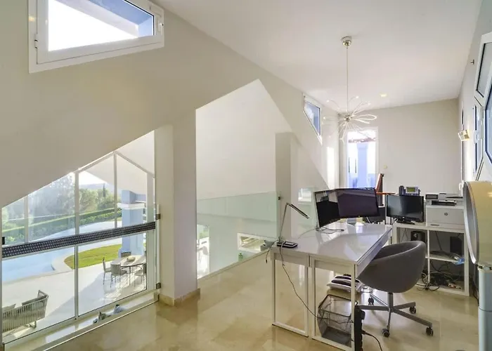 Gran View Elviria 別荘 *